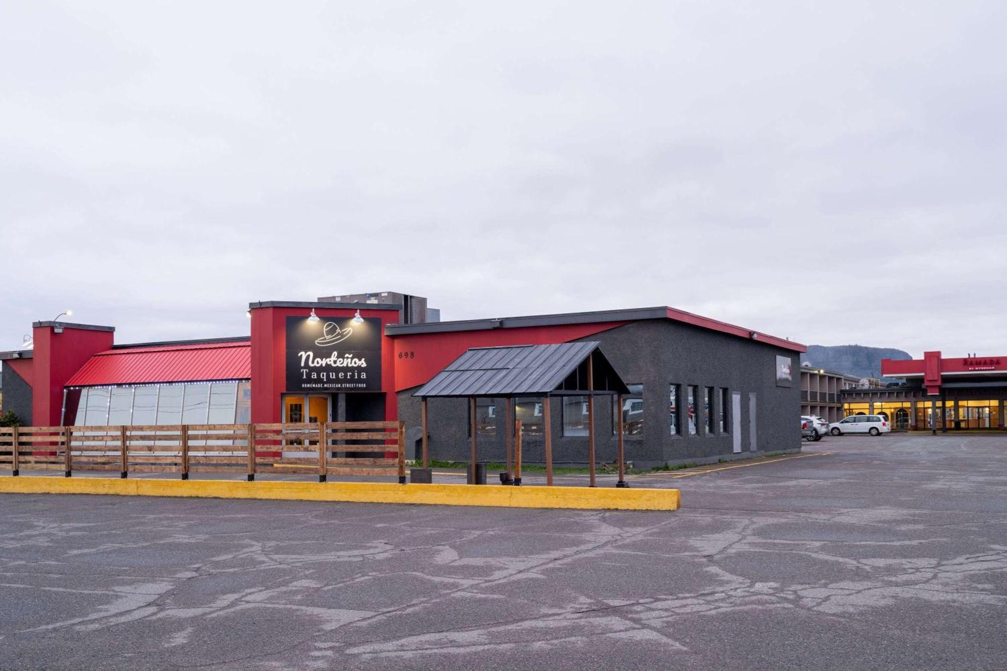 Ramada By Wyndham Thunder Bay Airlane Hotel Kültér fotó