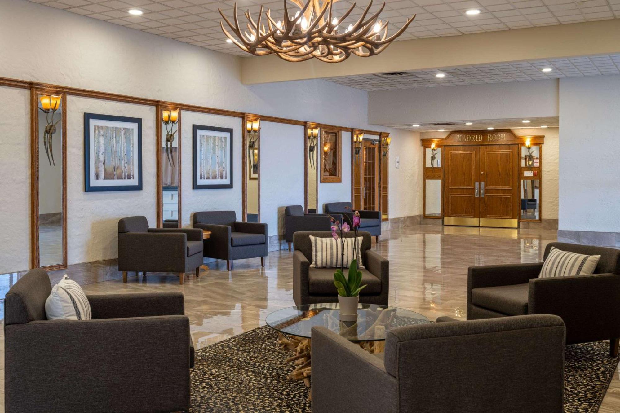 Ramada By Wyndham Thunder Bay Airlane Hotel Kültér fotó