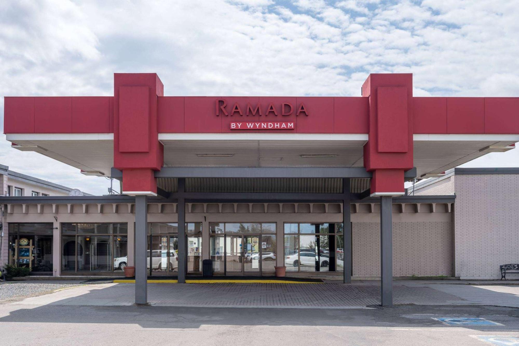 Ramada By Wyndham Thunder Bay Airlane Hotel Kültér fotó