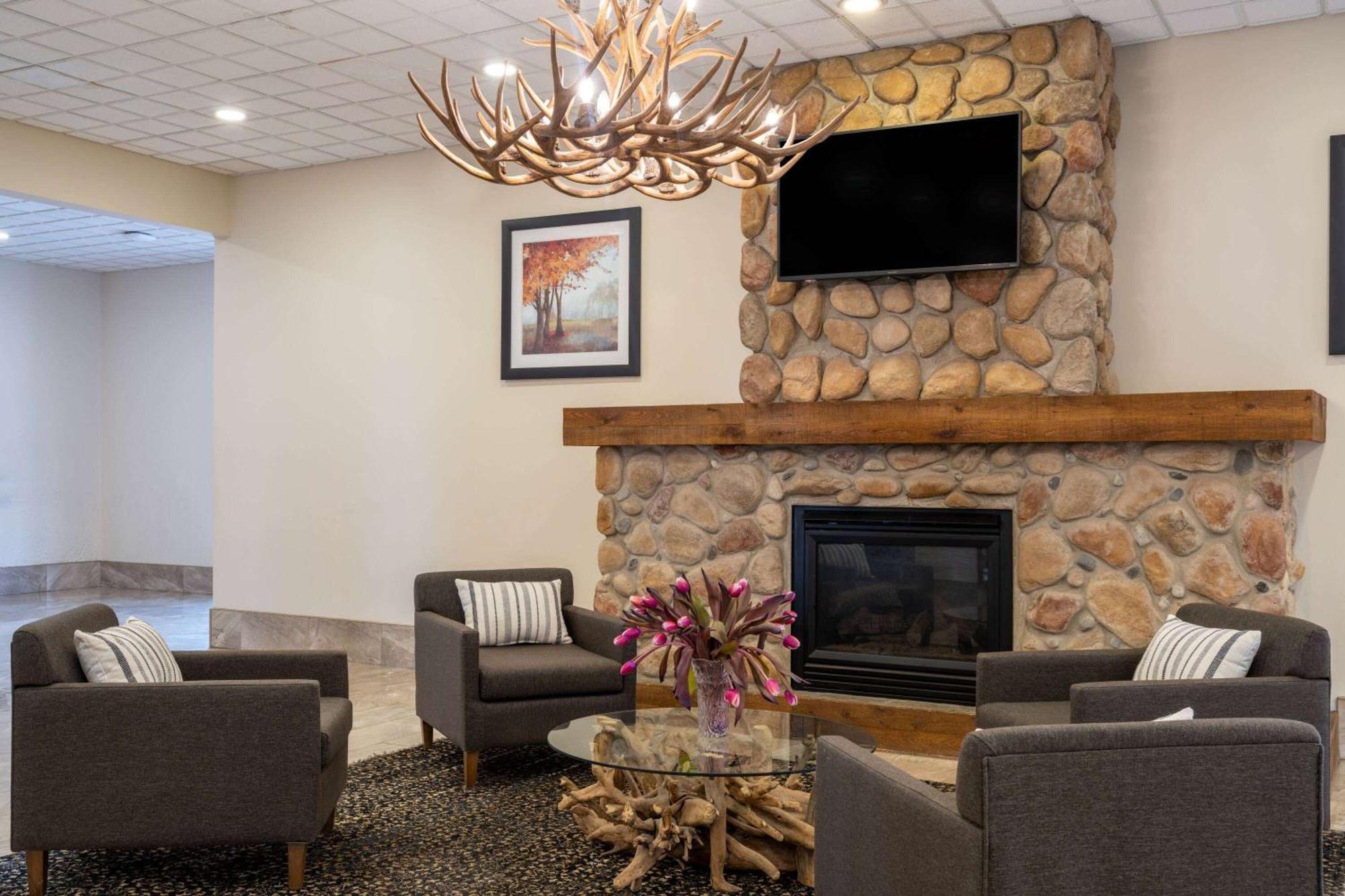Ramada By Wyndham Thunder Bay Airlane Hotel Kültér fotó