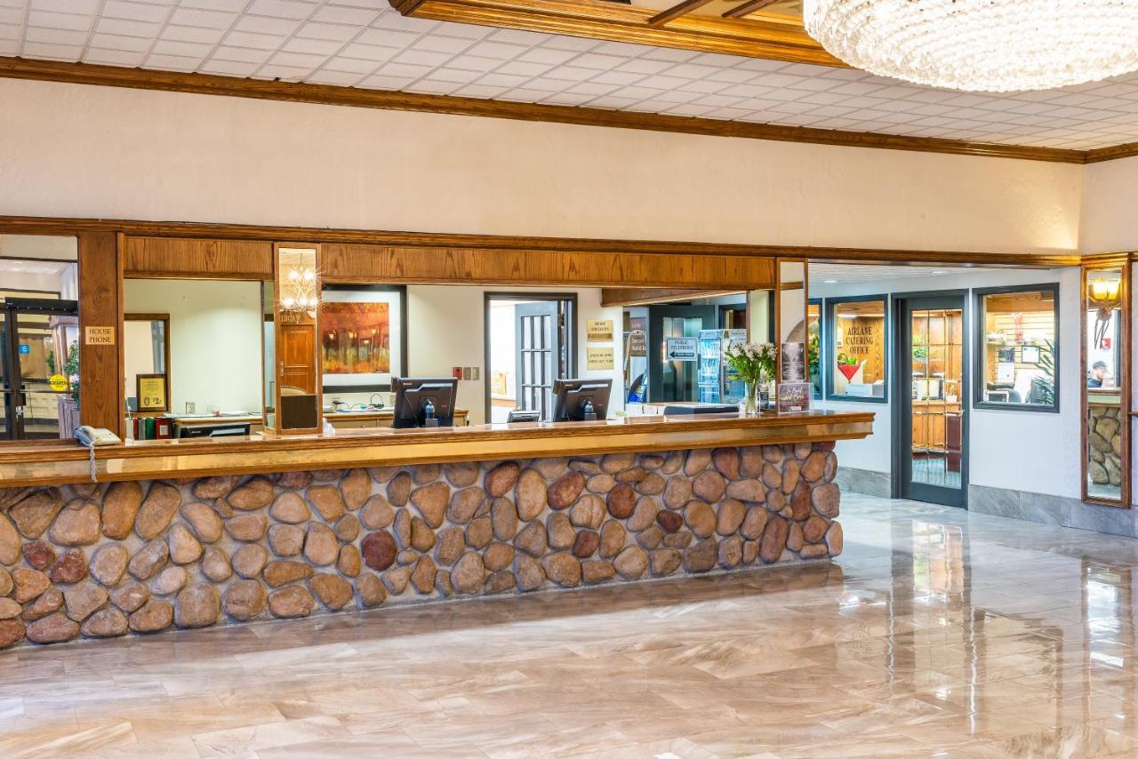 Ramada By Wyndham Thunder Bay Airlane Hotel Kültér fotó
